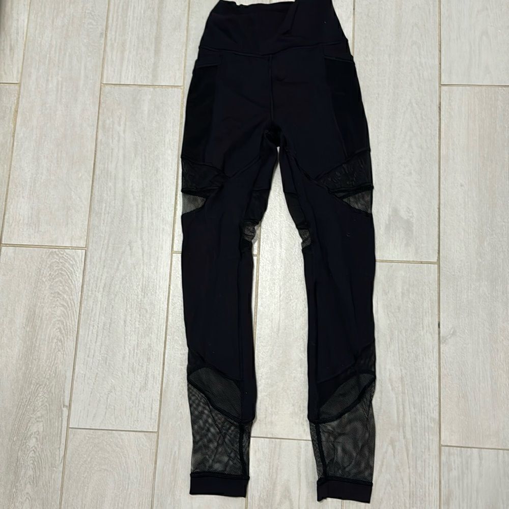 Lululemon 2 black 25” mesh and pocket legging.
